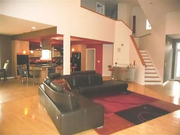 3rd image of 10091 Thoroughbred Ln