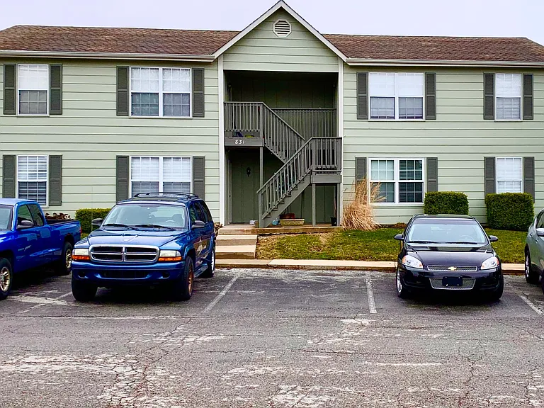 831 Rosewood St #B — Photo 2