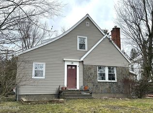 6 Bullis Dr, Averill Park, NY 12018