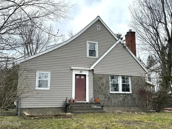 6 Bullis Drive, Averill Park, NY 12018