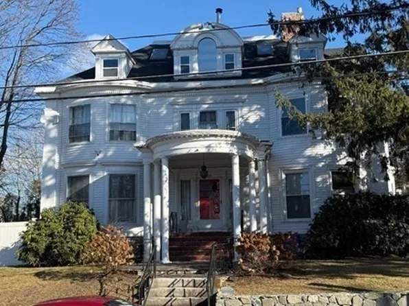 349 Beacon St #D, Lowell, MA 01850