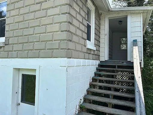 102 Lauren Ave — Photo 2