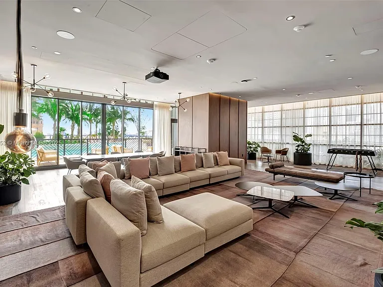 159 NE 6th St #Penthouse 5014 — Photo 28