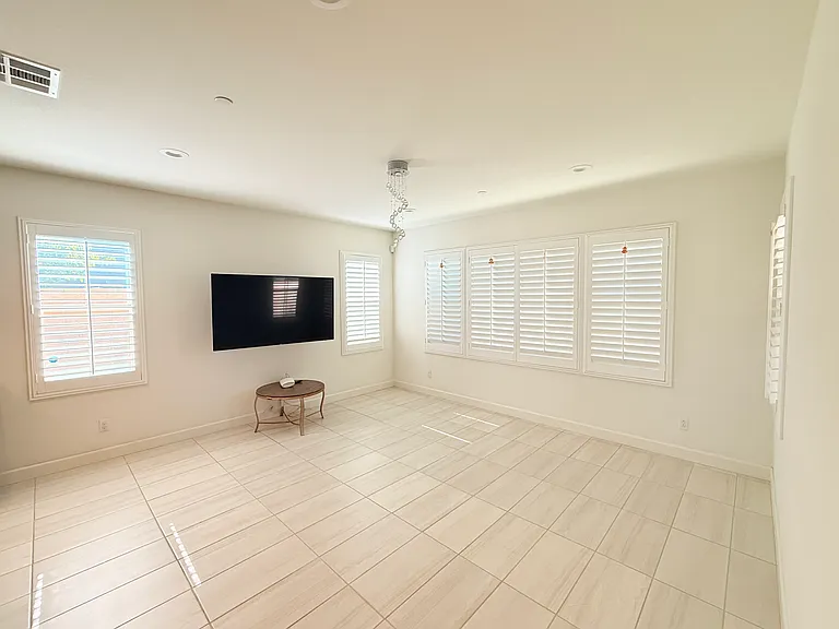 2751 E Agrarian St — Photo 12
