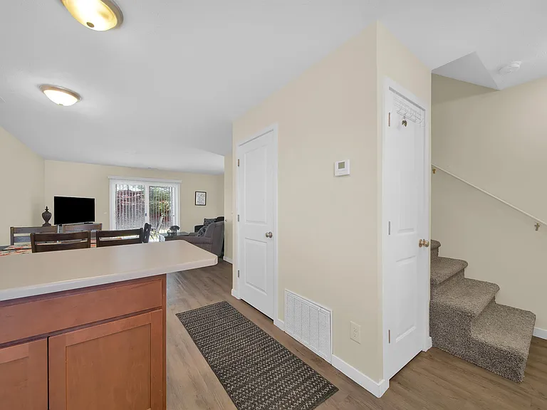 3835-3906 Vale Dr — Photo 10