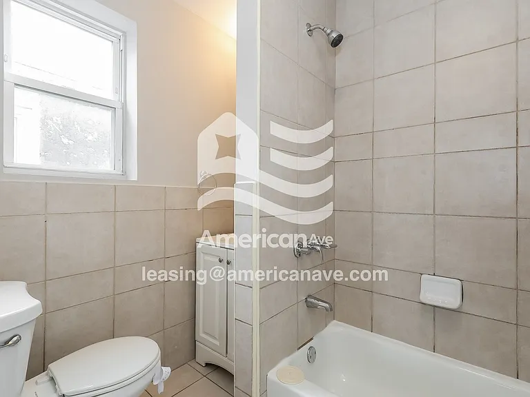 1373543_009_bathroom_14.jpg