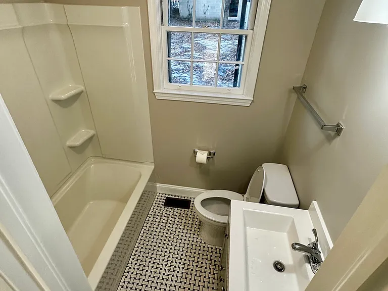 144 Pineview Rd — Photo 9