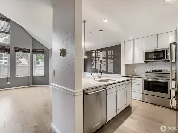 6711 S 239th Place #N102, Kent, WA 98032