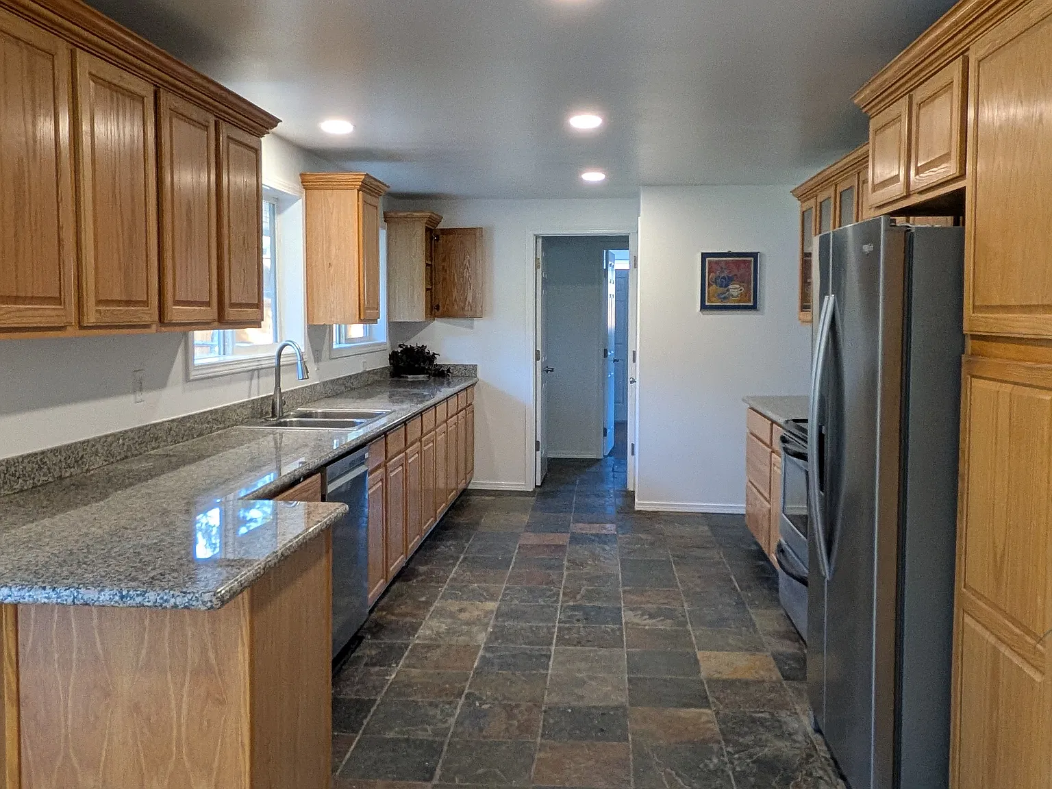 4 bed, 2.5 bath, 1820 sqft, $4,000 — Photo 2