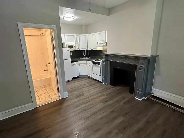 Campus Apartments — Photo 8