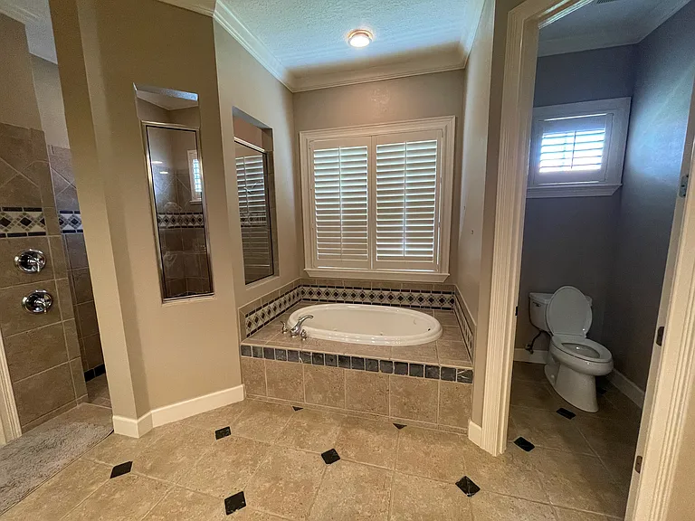 8122 Whitford Ct — Photo 13