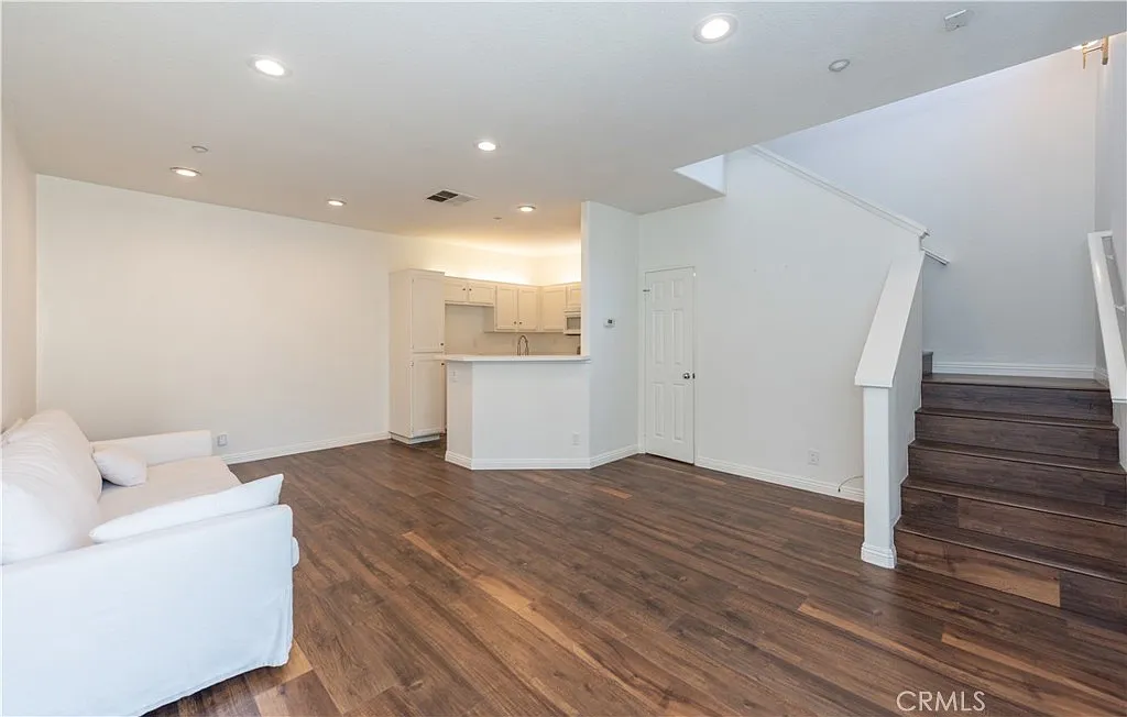 1 bed, 1.5 bath, 890 sqft, $3,100 — Photo 4