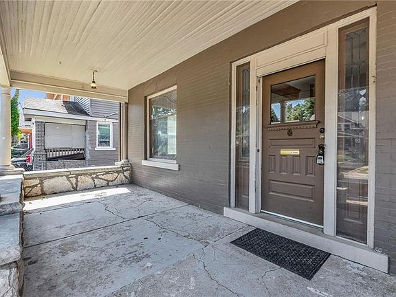 3rd image of 3951 Saint John Ave