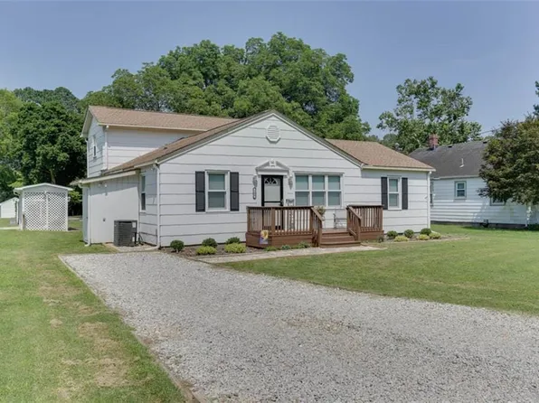 200 Mulberry Ln, Suffolk, VA 23432