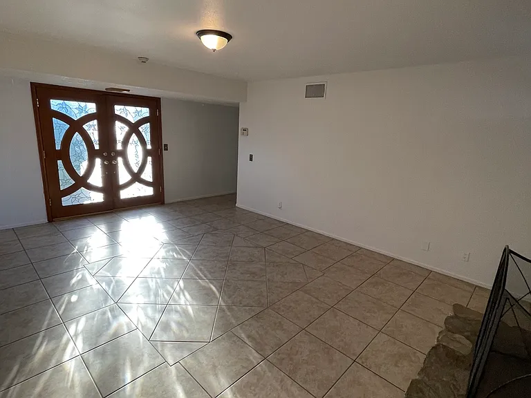 1242 Lyman Ave — Photo 4