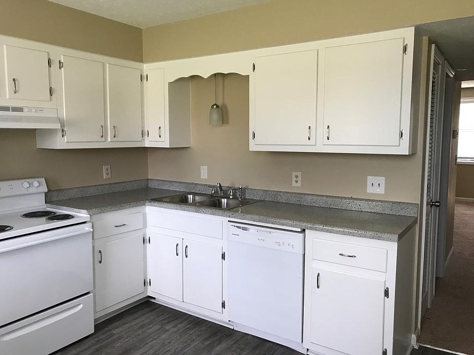 1st image of 3117 Creekwood Dr
