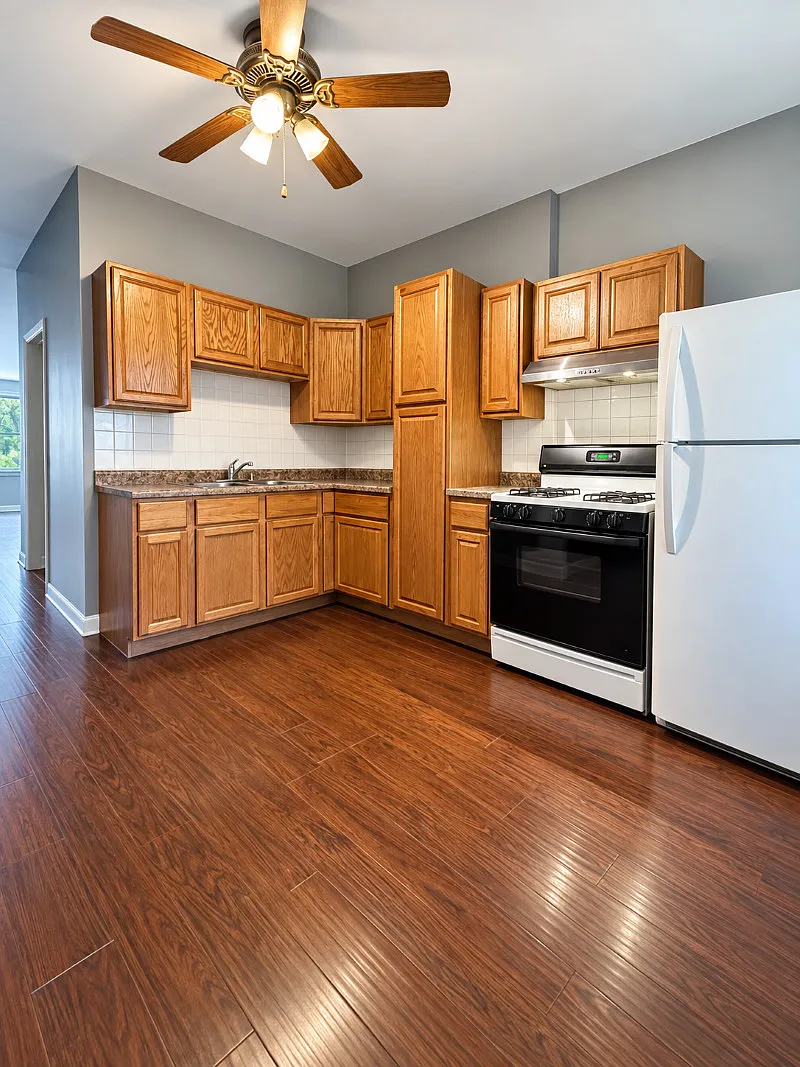 3 bed, 1077 sqft, $1,700 — Photo 3