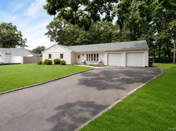 4 Shelley Court, Middle Island, NY 11953
