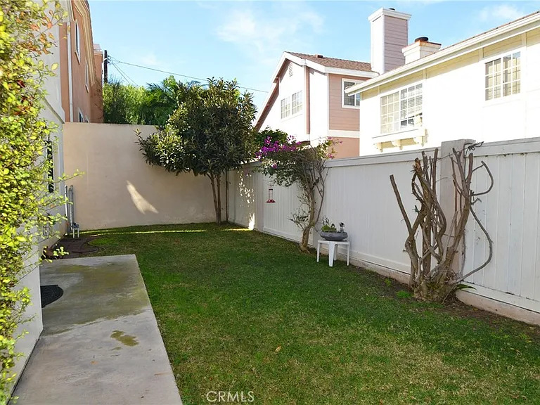2203 Harriman #B — Photo 21