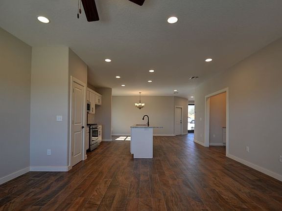 4th image of 1052 Creswell Ln