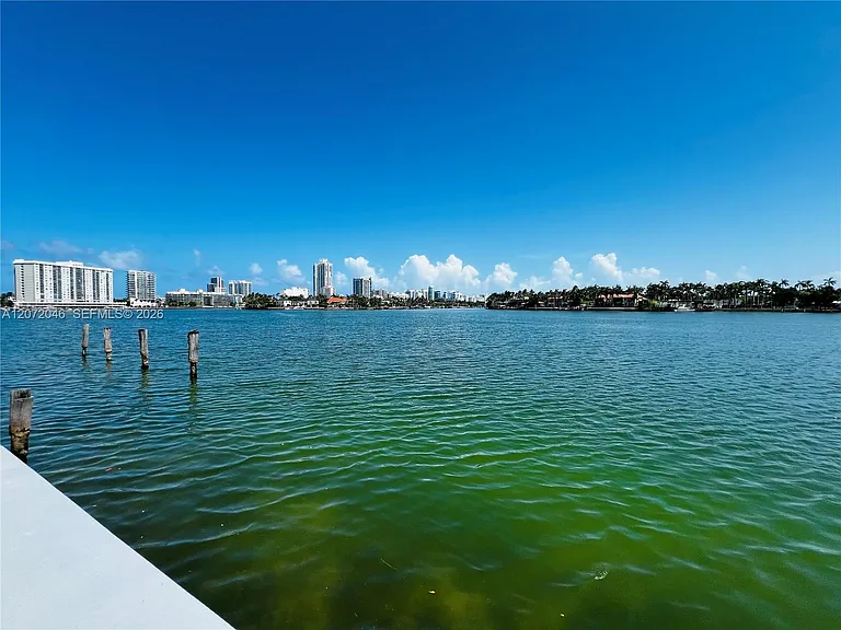 950 Bay Dr #6 — Photo 16