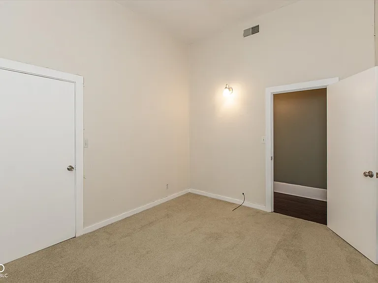 77 E Jefferson St — Photo 18