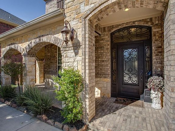 2nd image of 828 Shady Meadow Dr
