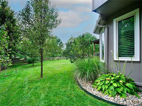 4th image of 2405 SW Winterwood Ct