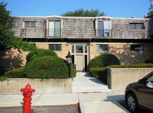 232 Kenston Ct, Geneva, IL 60134