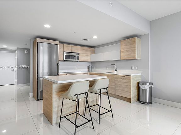 4th image of 16385 Biscayne Blvd #1816