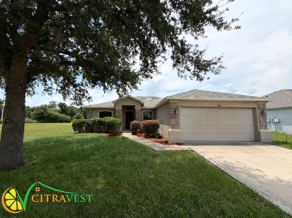 2160 Oakhurst Dr, Winter Haven, FL 33881