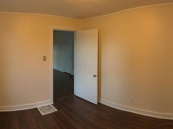 5th image of 339 Woodlawn Ave APT B