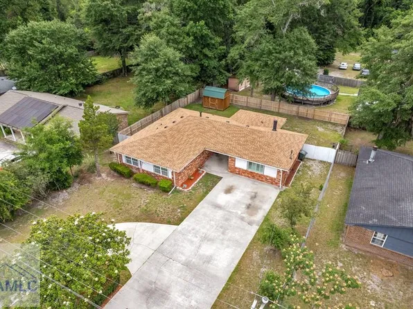 1046 Live Oak Dr, Hinesville, GA 31313