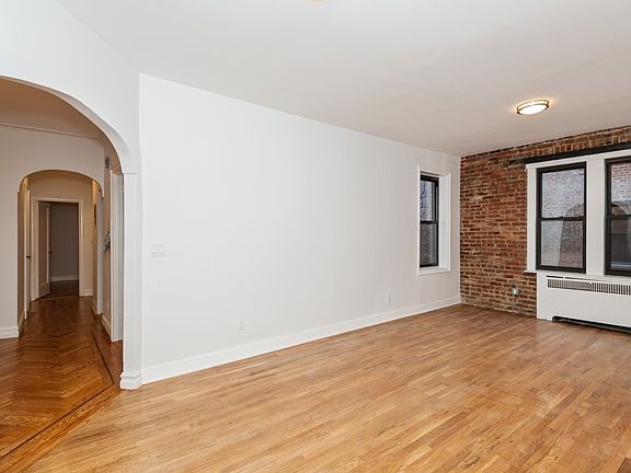 3rd image of 687 W 204th St APT 4C