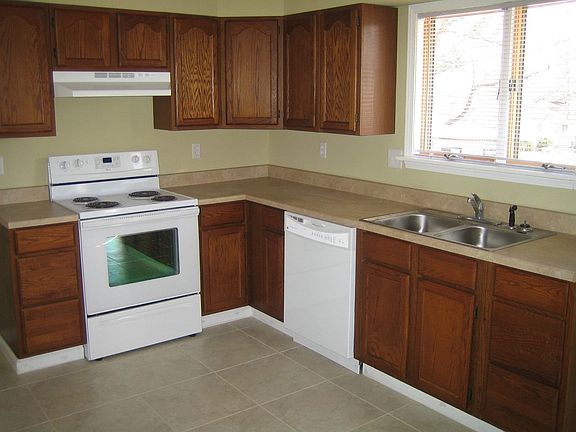 3rd image of 23 Norine Ct