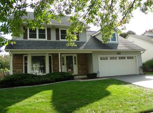 560 Beaconsfield Ave, Naperville, IL 60565