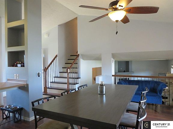 3rd image of 807 Lake Vista Dr