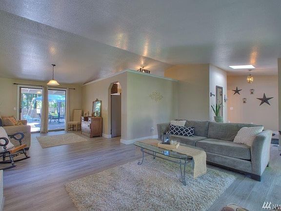 4th image of 16519 89th Ave E