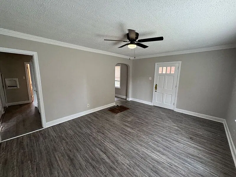 2 bed, 1.0 bath, 1200 sqft, $975 — Photo 2