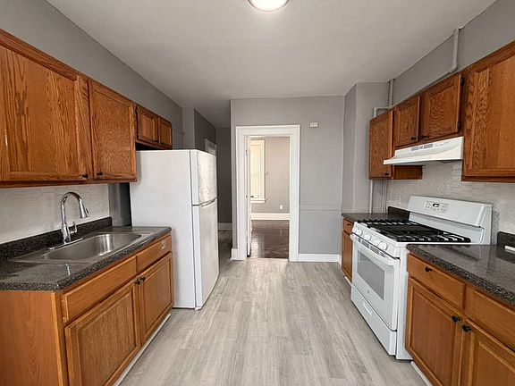 5th image of 169 Gilbert Ave #A1