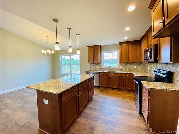 2nd image of 112 Loneheart Ln #28