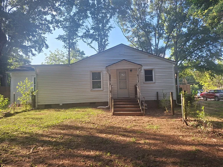 535 Pearl St — Photo 17