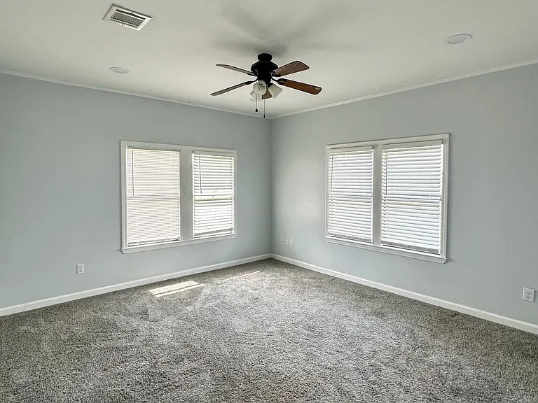 109 Evelyn Dr — Photo 12