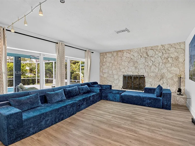 16840 SW 87th Ave — Photo 57