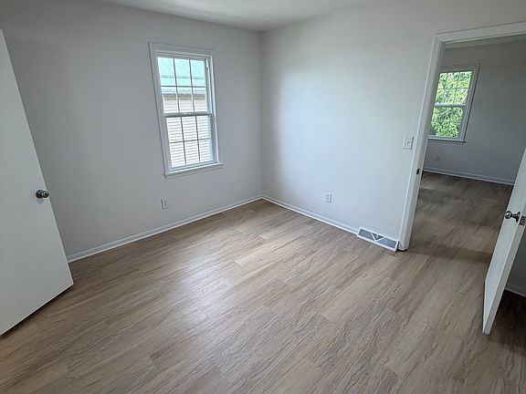 4th image of 518 High St APT 4