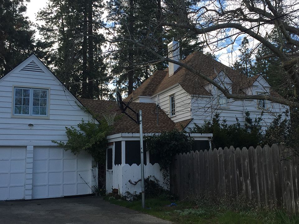 2nd image of 621 Elkader St