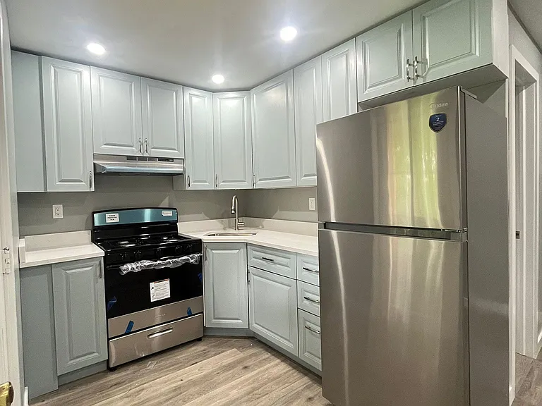 57 Waller St #1R — Photo 1
