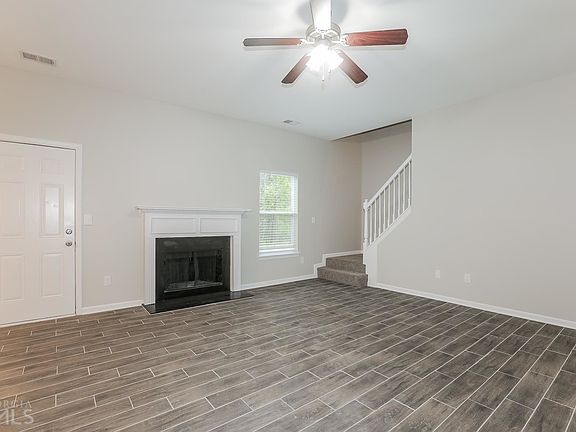 4th image of 495 Trousseau Ln