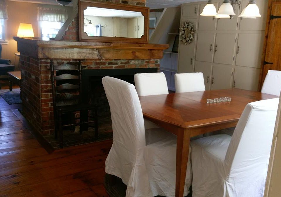 Dining area off the kitchen and living room