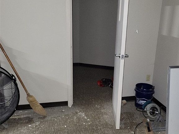 3rd image of 2900 Market St